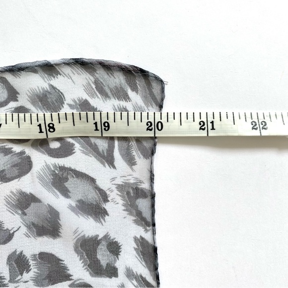 NWOT Grey & Black Animal Print Lightweight Scarf - Picture 6 of 8